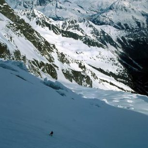 Sjezd nerozbitou částí ledovce ve Švýcarsku