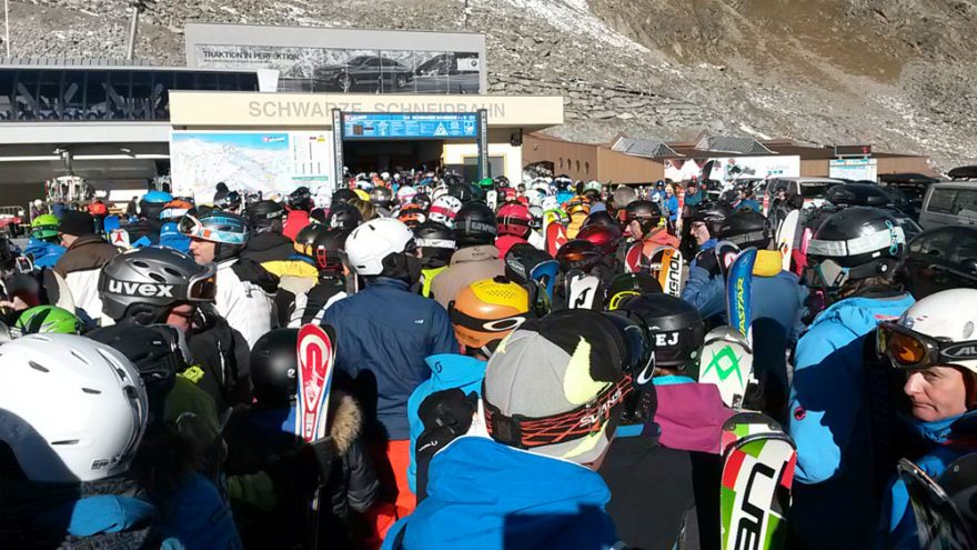 Krásné počasí a státní svátky zvýšili návštěvnost nedočkavých lyžařů