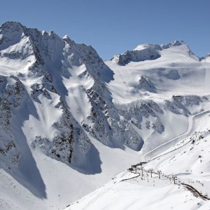 Ledovcová část Söldenu, kde byl předposlední víkend v říjnu zahájen Světový pohár ve sjezdovém lyžování