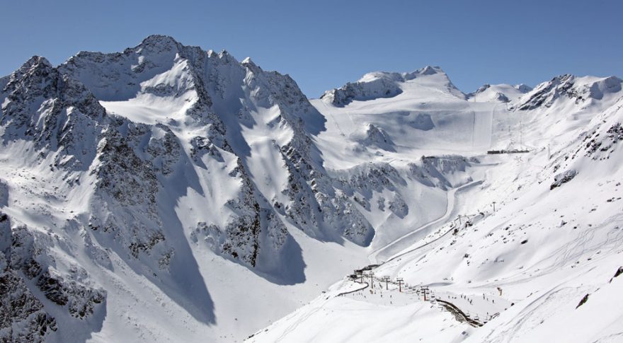 Ledovcová část Söldenu, kde byl předposlední víkend v říjnu zahájen Světový pohár ve sjezdovém lyžování