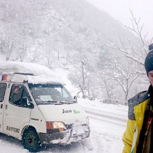Pořád sněží, cesta zpět z Khula do Batumi, dostaneme se vůbec domů? Nebo budeme odsouzeni k doživotnímu sjíždění kopců v Goderdzi