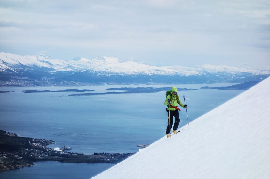 Z Ystetindu je krásně vidět celý Romsdalfjord