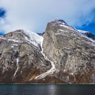 Gangnesrenna, obluda ve fjordu Skjomen, s převýšením 1100 metrů