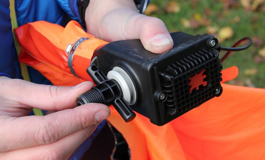 Šroubování aktivačního klíče - jehla je ve správné poloze