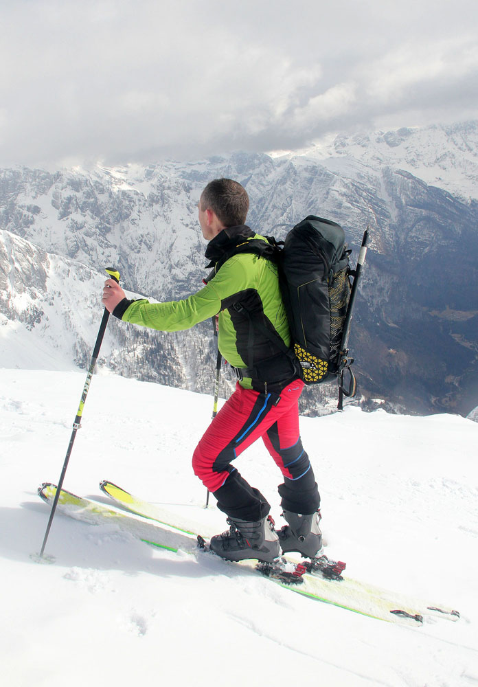 Skialpové kalhoty Vaude mají neomezený pohyb v kolenou