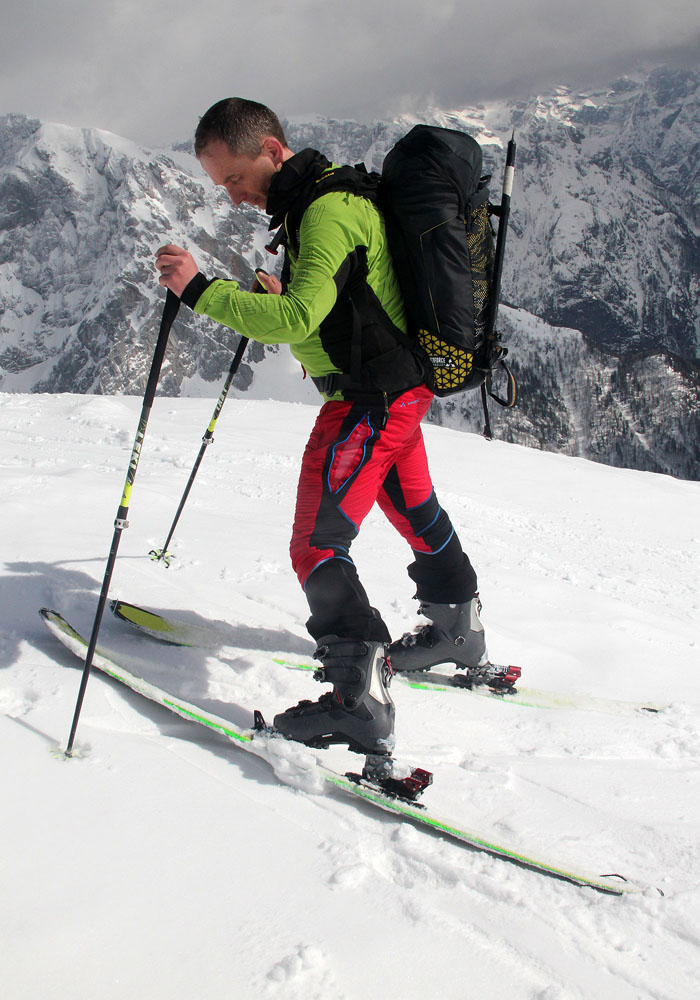 Rozepnuté boční větrání spojuje síťovina