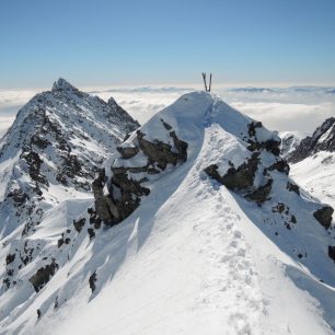 Moje lyže na Furkotském štítu a pohled do obou dolin