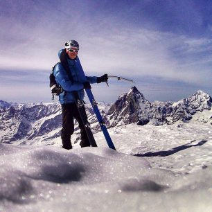 Testování prvních lyží ve vyšších horách