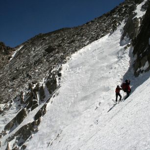 Svahy na Takht-e-Soleiman (4659 m)