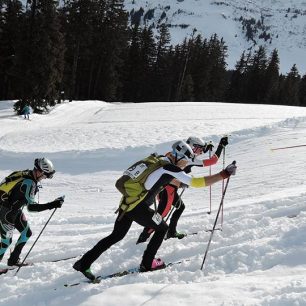 Petr Novák valí druhý den skialpinistického závodu Pierra Menta 2017