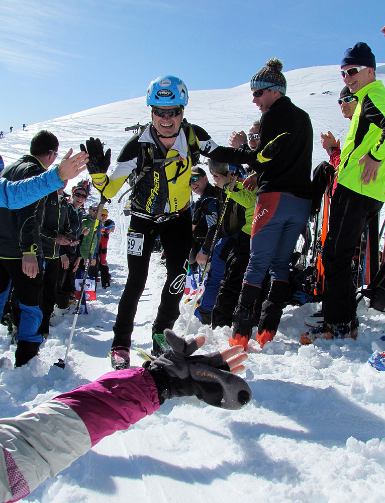 Probíhání davem fanoušků skialpinismu