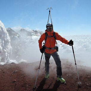 Na vrcholu sopky Avačinskaja (2741 m) na Kamčatce