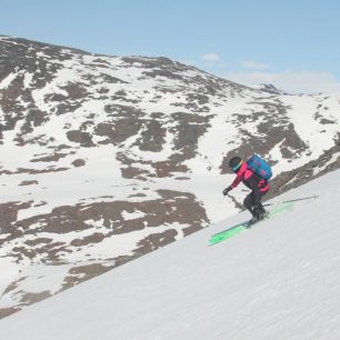 Většinou je sněhu v Norsku hodně, občas už ale trčí tráva