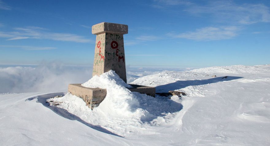 Označení vrcholu Titova vrvu (2748 m)