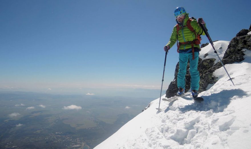 Praktické zkoušení změknutí sněhu v podání Rosti