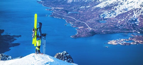 Ostrovní skialp na Lofotech se sjezdem jejich nejvyšší hory &#8211; Higravtindan