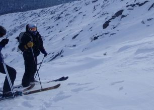 Skialp v jihosibiřském pohoří Jergaki se sjezdem vrcholu Tjuškančik (1995 m)