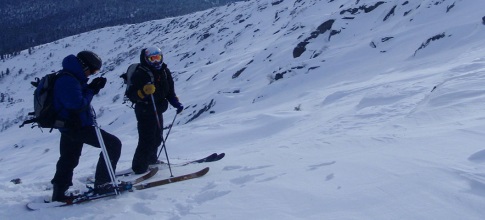 Skialp v jihosibiřském pohoří Jergaki se sjezdem vrcholu Tjuškančik (1995 m)