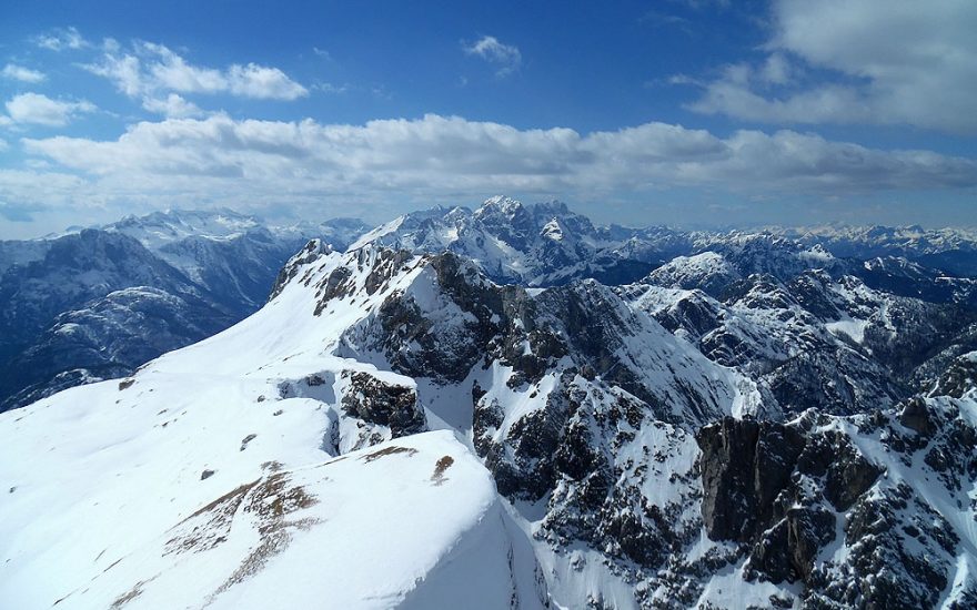 Fantastické výhledy ze slovinsko-italského hřebene