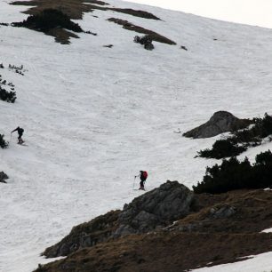 Dva skialpinisté o kus nade mnou