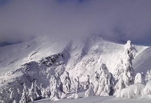 Vrbatovo návrší (1412 m) – na skialpech za výhledy na jeden z krkonošských hřebenů