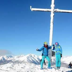 Vrcholový kříž na 2140 metrů vysokém vrcholu Gstoder