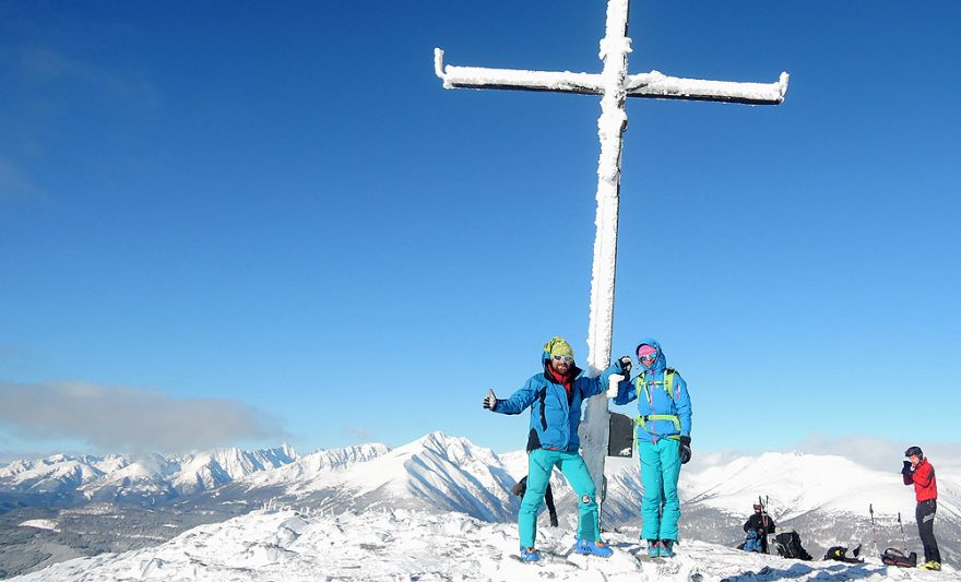 Vrcholový kříž na 2140 metrů vysokém vrcholu Gstoder