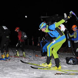 Sundávání pás, foto NTP - Vladimír Hladík