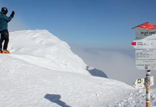 Na skialpech na dokonalý vyhlídkový vrchol Veľký Choč (1611 m)