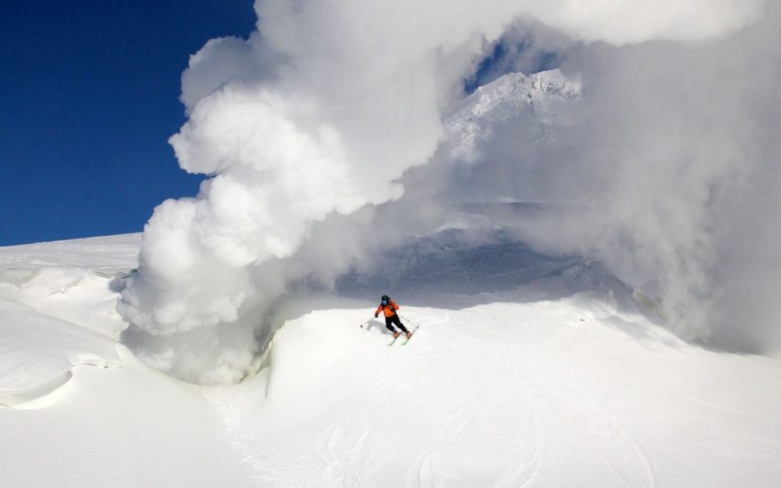 Průjezd mezi fumaroly