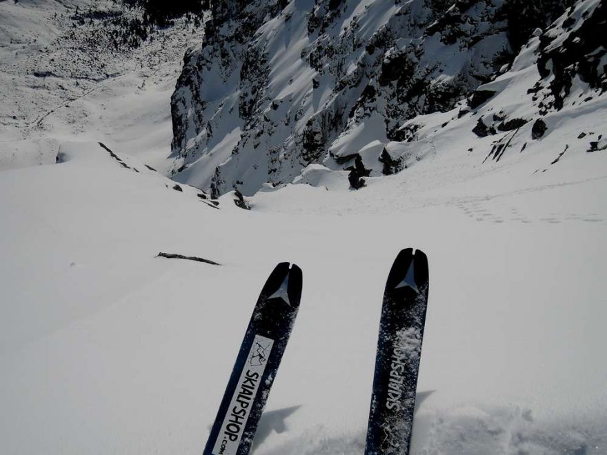 Rosťovy lyže a vrcholová stěna Zadné Bašty