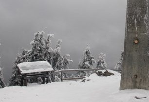 Lysá Hora (1323 m) – výstup starou trasou k severní sjezdovce