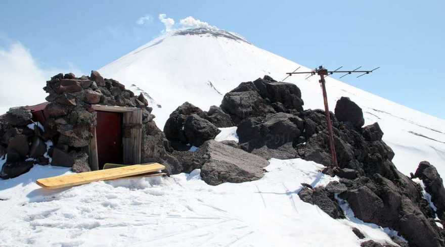 Klasická cesta na Avačinskuju s vybavením seismologů