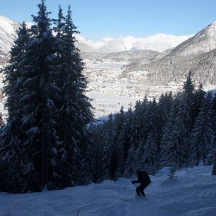 Dolní část Jakobshornu nabízí fantastické lesy s výhledem na Davos