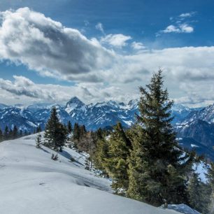 Túra na vrchol Hoher Buchberg poblíž Wildalpenu, rakouské Alpy.