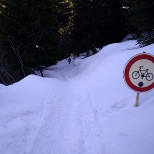 Cyklistů vjezd zakázán - Weberova cesta