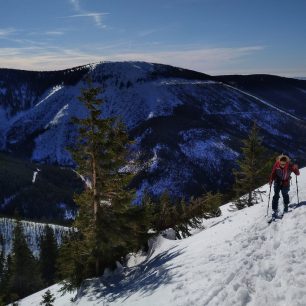 Traverz vysoko nad Dlouhým dolem