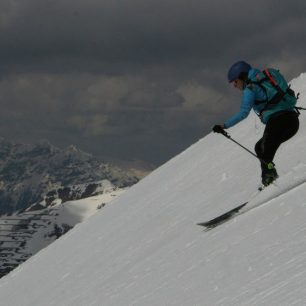 Sjezd z Kleiner Kasereru na lyžích DOWN