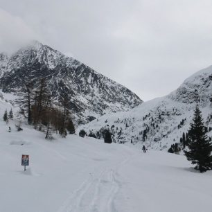 Vstup do lavinových terénů nad chatou Sulztalalm