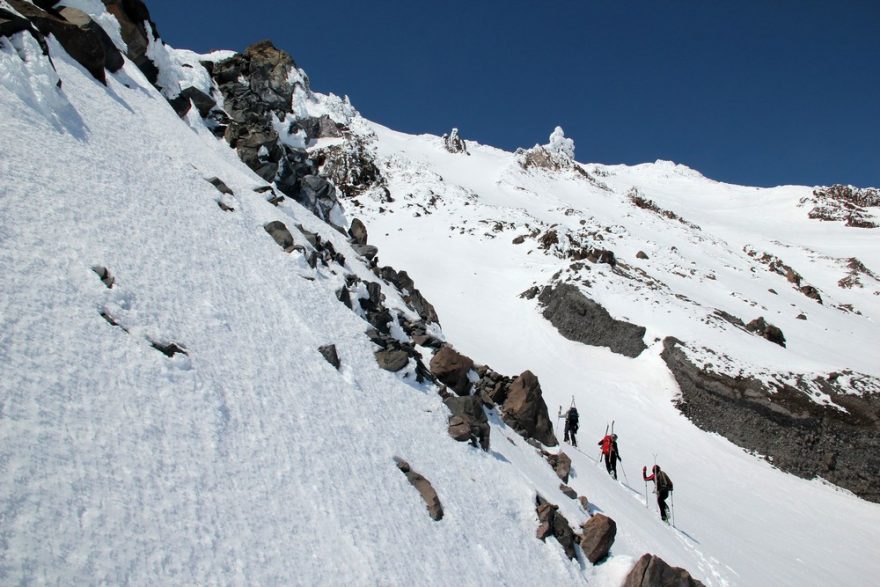 Horní část výstupu na vulkán Korjakskij (3456 m)