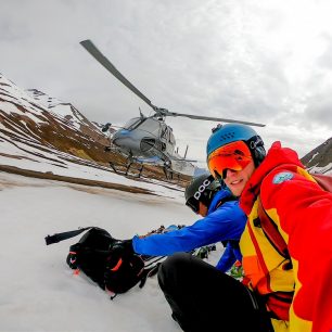 Helikoptéra pro nás létá pravidelně, spíš čeká ona na nás než my na ni