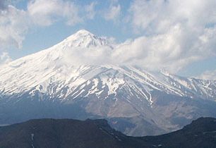 Damavand (5609 m) – vysokohorský skialp jižní trasou na nejvyšší sopku Íránu