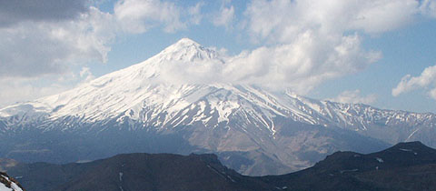 Damavand (5609 m) – vysokohorský skialp jižní trasou na nejvyšší sopku Íránu