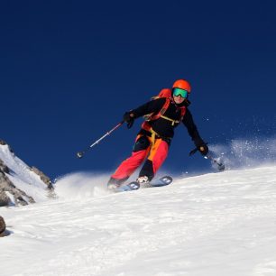 Rozlyžování se na Parsennu na skialpových lyžích Armada