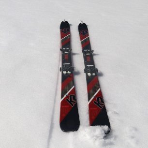 Lyže K2 Wayback 80 na podzimním sněhu v Ötztálu
