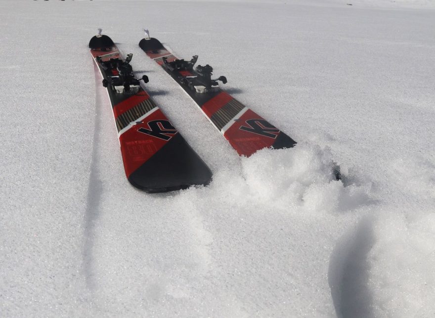 Zářezy na patách lyží Lyže K2 Wayback 80