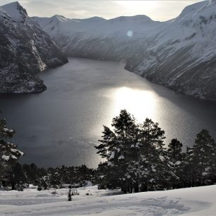 Výhled na slavný Geirangerfjord