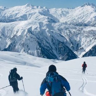 CK Adventura pořádá skialpové zájezdy do nejkrásnějších horských oblastí celé planety pod vedením horských vůdců.