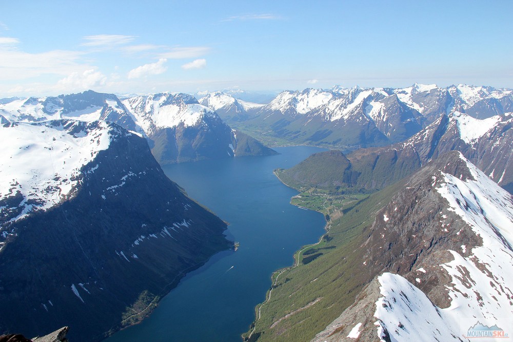 Výhled ze Slogenu na Norangsfjord